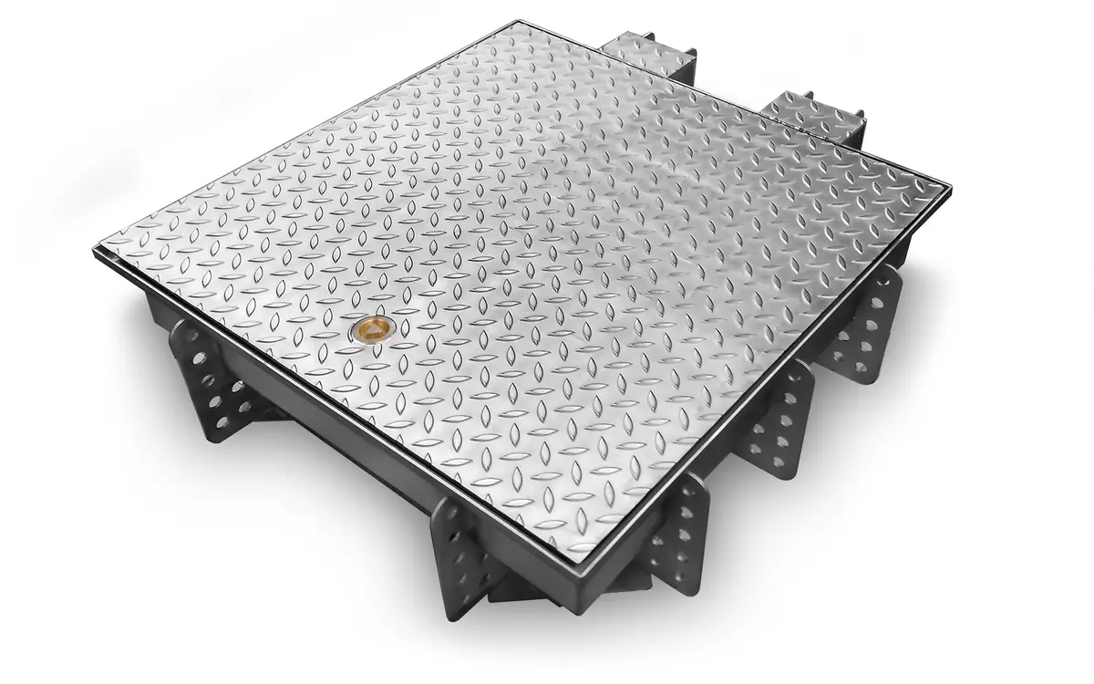 Edelstahl-Inspektionsluke 800x800 mit Deckel aus Riffelblech