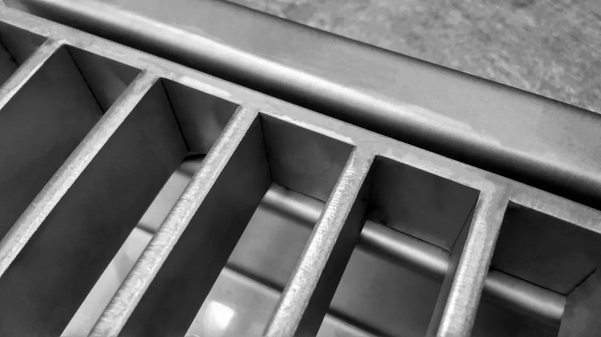 Edelstahl-Abdeckung Heavy-Duty als Leiterrost für Entwässerungsrinnen